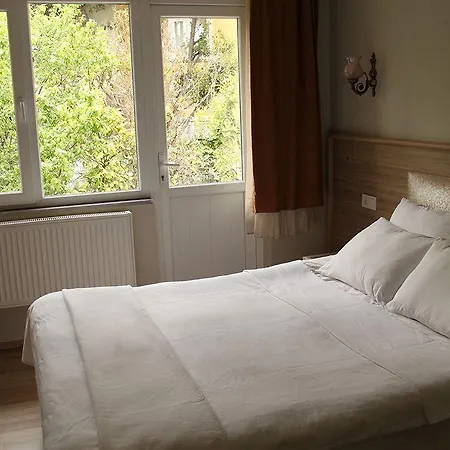 Bonjour Hotel 3*